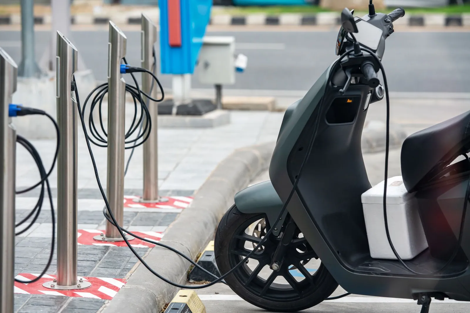 Battery Swapping vs Fast Charging in Canada: What Works Better