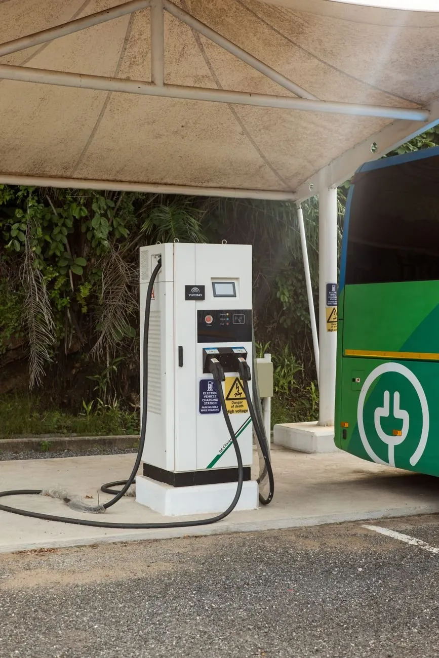 Canadian Electric Bus Sales Nearly Doubled in 2025 — Trucks Are the Laggard