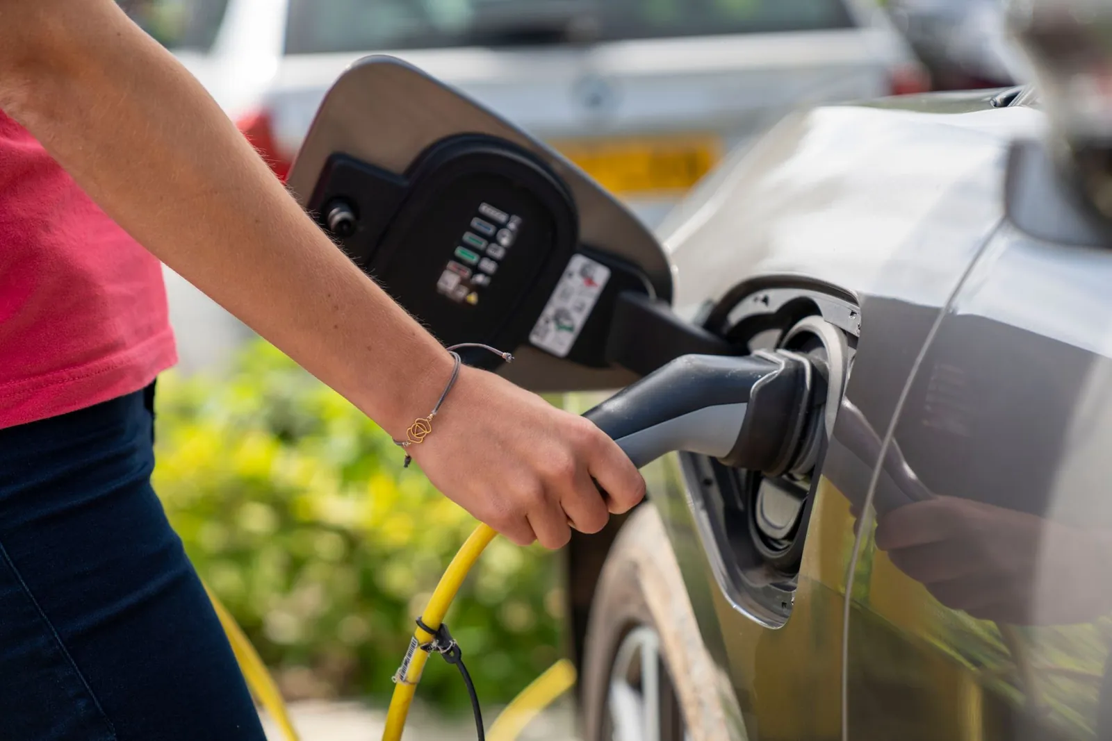 EV Charging in Canada 2026: Networks, Costs, and Road Trip Tips