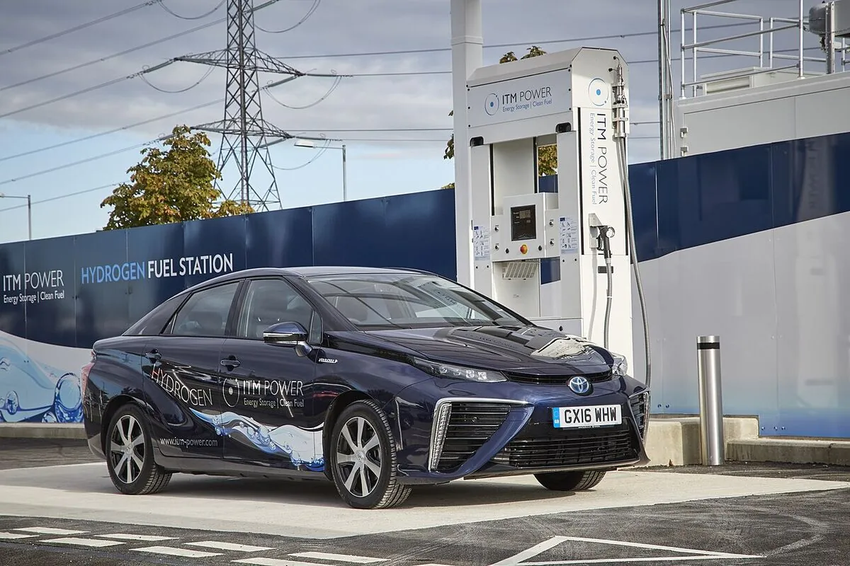 Hydrogen Fuel Cell EVs in Canada: Are They Still Relevant in 2026?