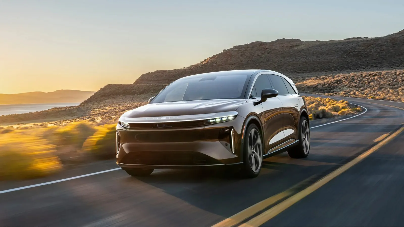 Lucid Opens Orders for the 2026 Gravity Touring in Canada — From $113,500, 542 km Range, Deliveries Early 2027