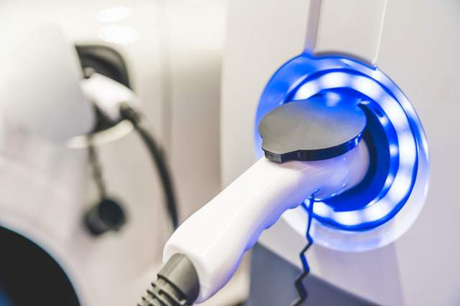 Wallbox and EDP Électrique Deploy 168 EV Chargers at Montreal Metropolitan Airport