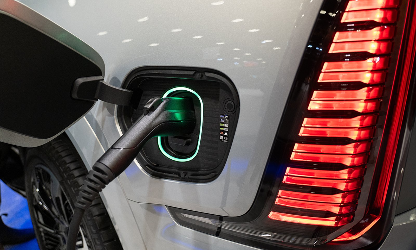 Ottawa moves to formally repeal EV mandate, industry welcomes shift