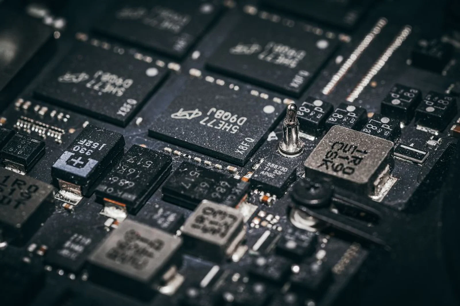 Samsung Starts Trial Production of Tesla's Next-Gen AI5 Chip in Texas