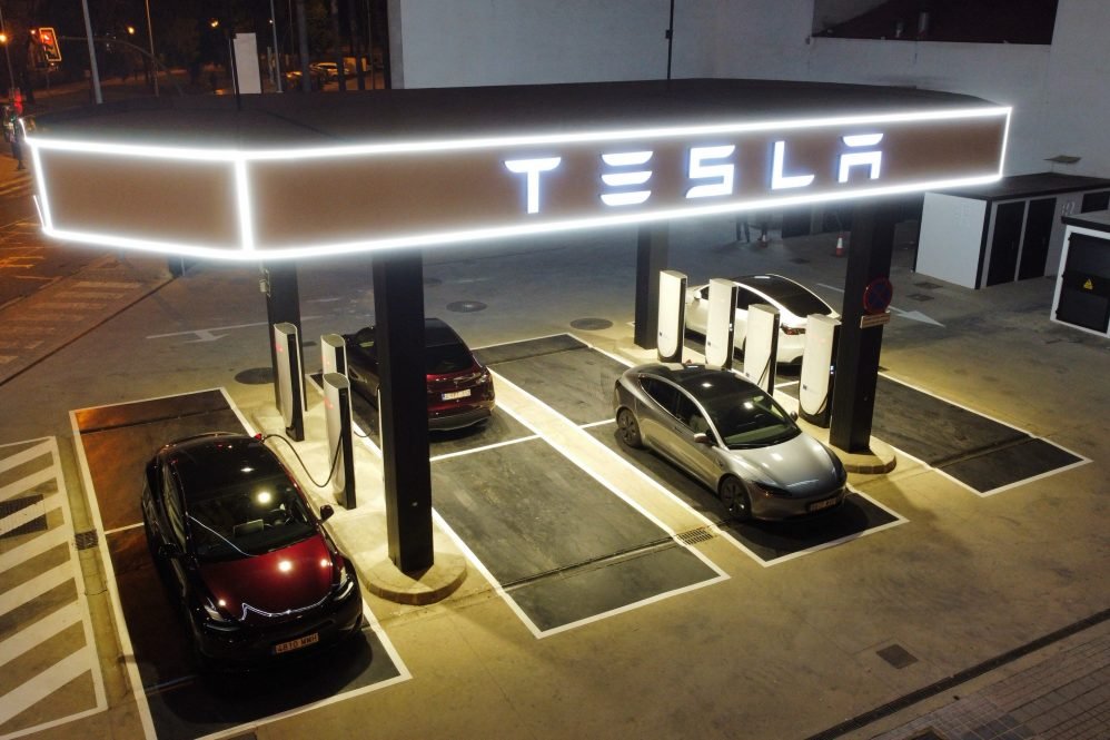 Tesla Supercharger Network Hits 85,000+ Stalls Across 9,000+ Sites Worldwide