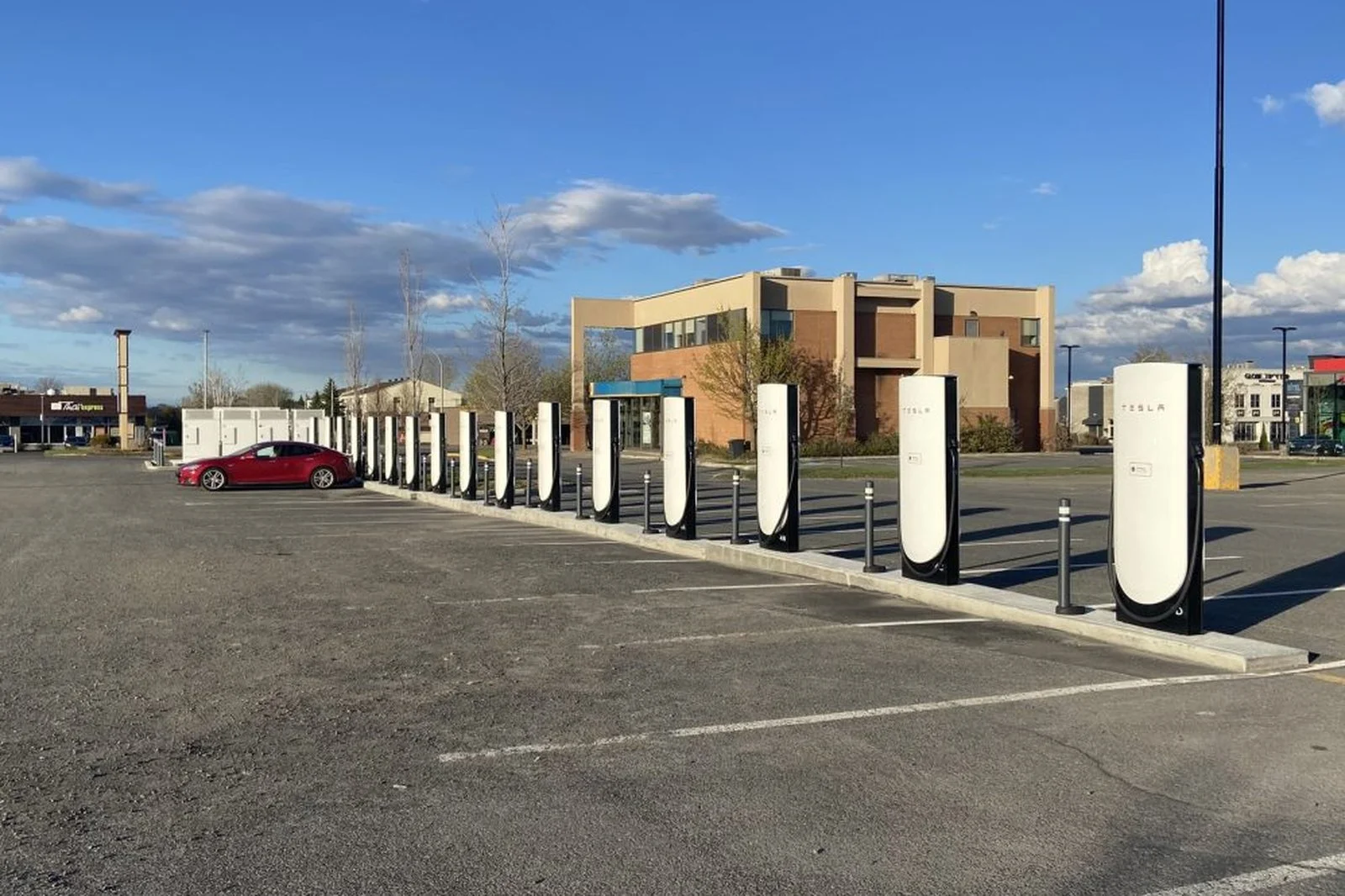 Tesla Unveils Flex Connect Grid System to Accelerate Supercharger Rollouts in Canada