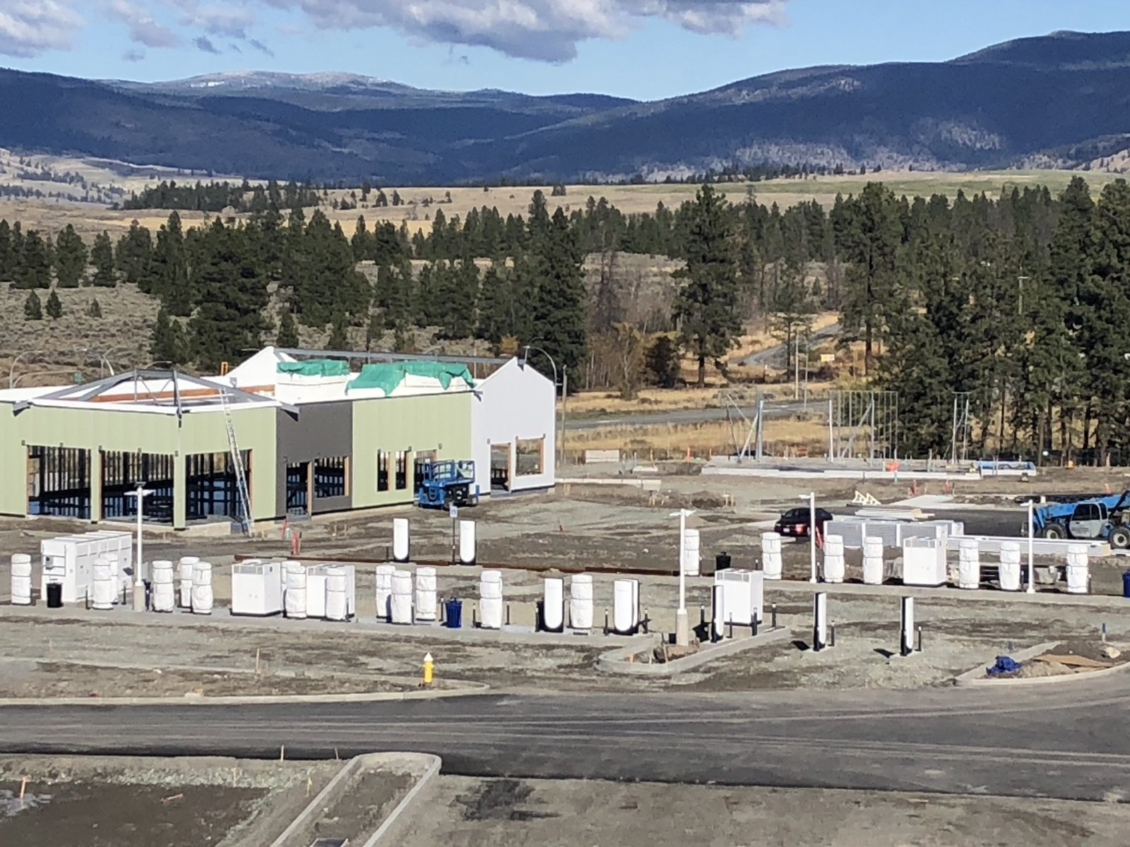 Tesla to nearly double Supercharger stalls in Merritt, B.C.